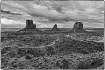  The Mittens and Merricks Butte - Oljato-Monument Valley - USA 
