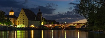  Lichtinstallation Steinerne Brücke - Regensburg - Deutschland 